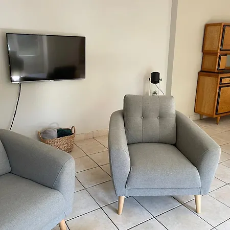 Paisible, Confort Avec Grand Terrain, Garage, Wi-fi, Proche Du Mans Et De La Vallee Du Loir