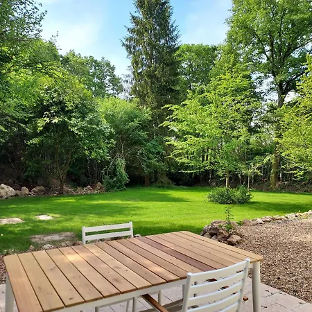 Country house Paisible, Confort Avec Grand Terrain, Garage, Wi-fi, Proche Du Mans Et De La Vallee Du Loir Saint-Georges-de-la-Couee